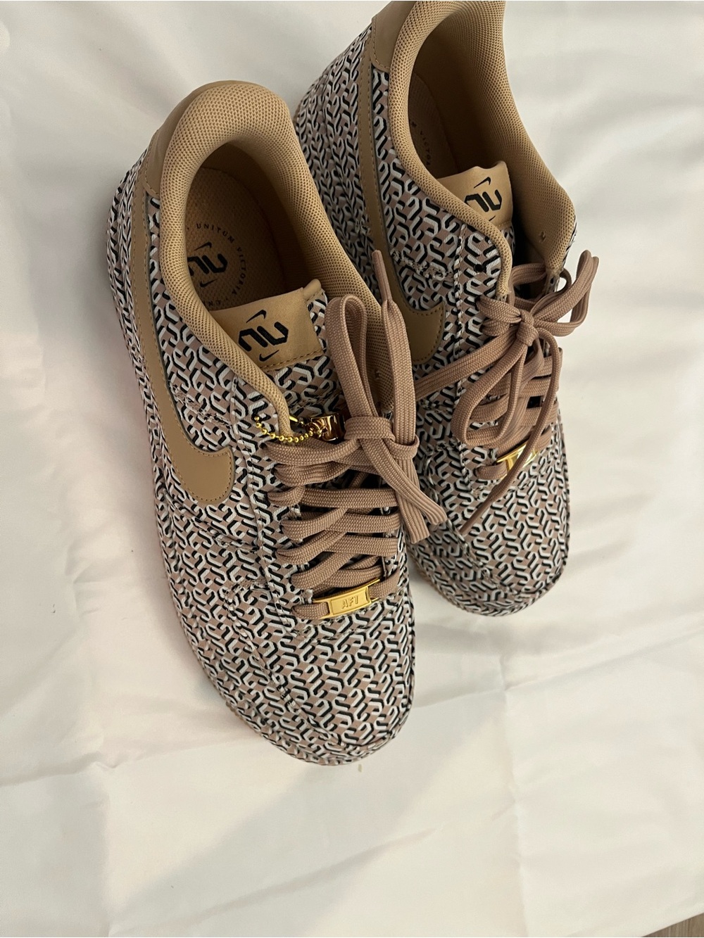 Nike Tan and Black Patterned Air Force 1 Low Sneakers United in Victory - Picture 2 of 8